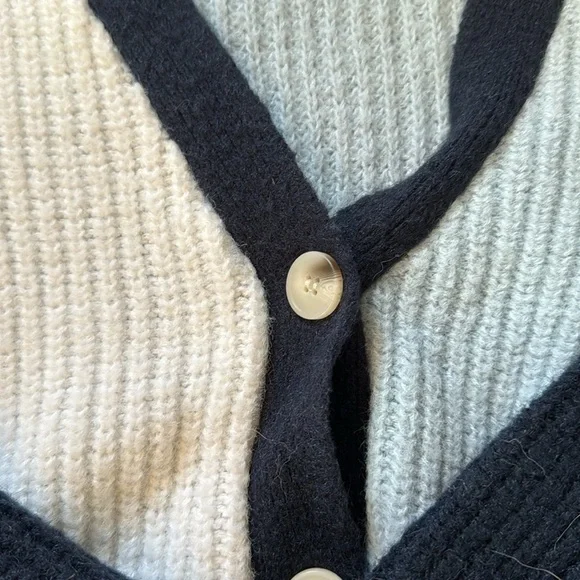 FRANCESCA'S
Dream Colorblock Short Cardigan - Picture 5 of 9